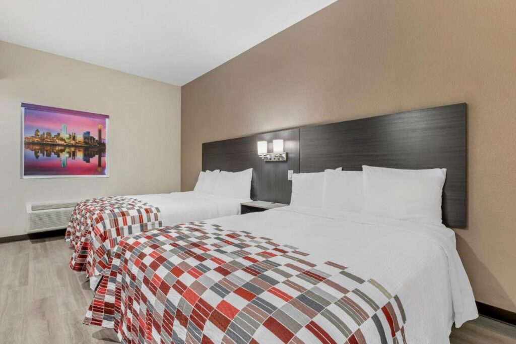 Red Roof Inn Hutchins - Image 4