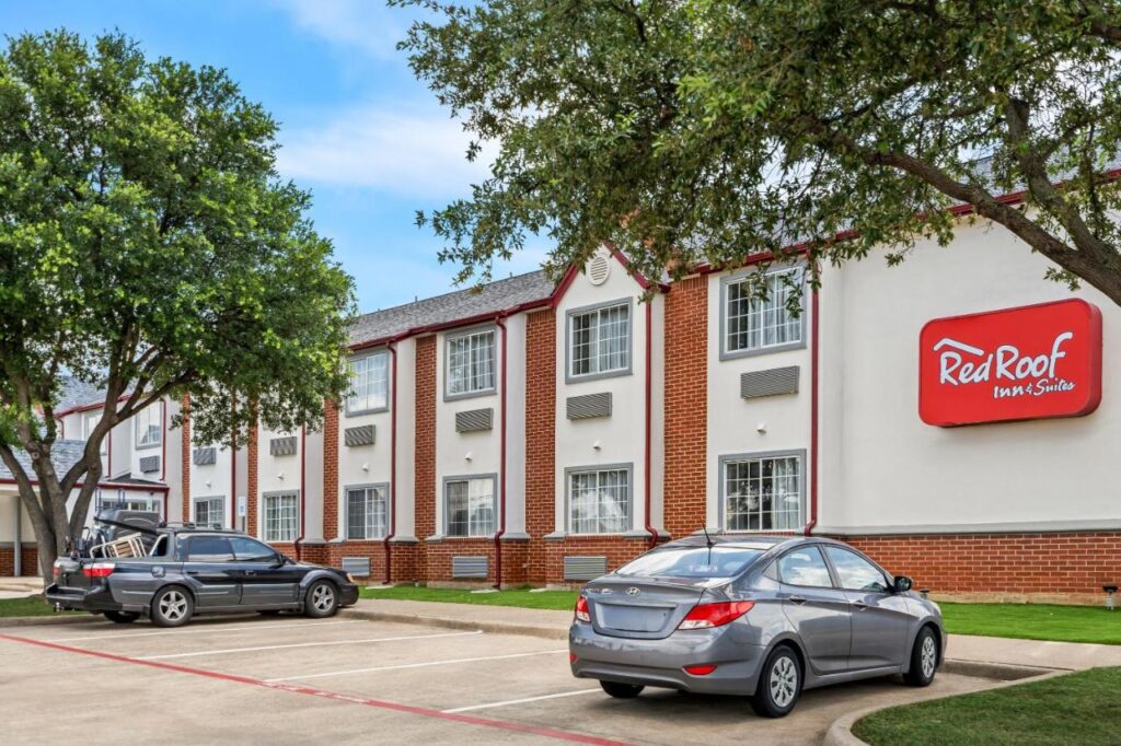 Red Roof Inn & Suites Euless - DFW Airport Southwest - Image 1
