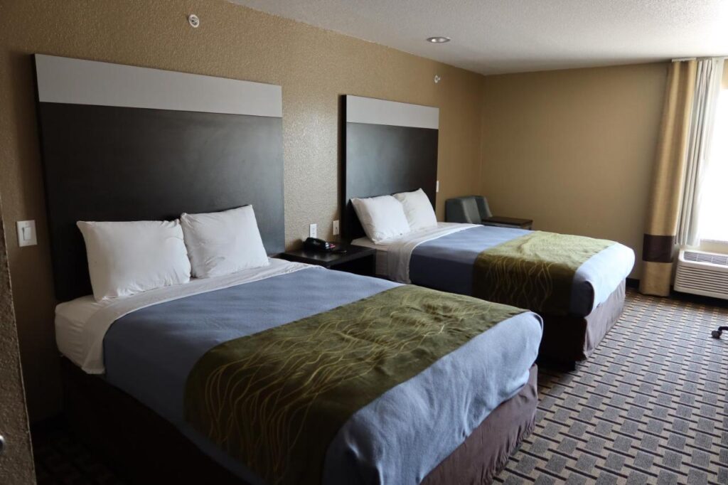 West Worth Inn & Suites White Settlement - Image 4