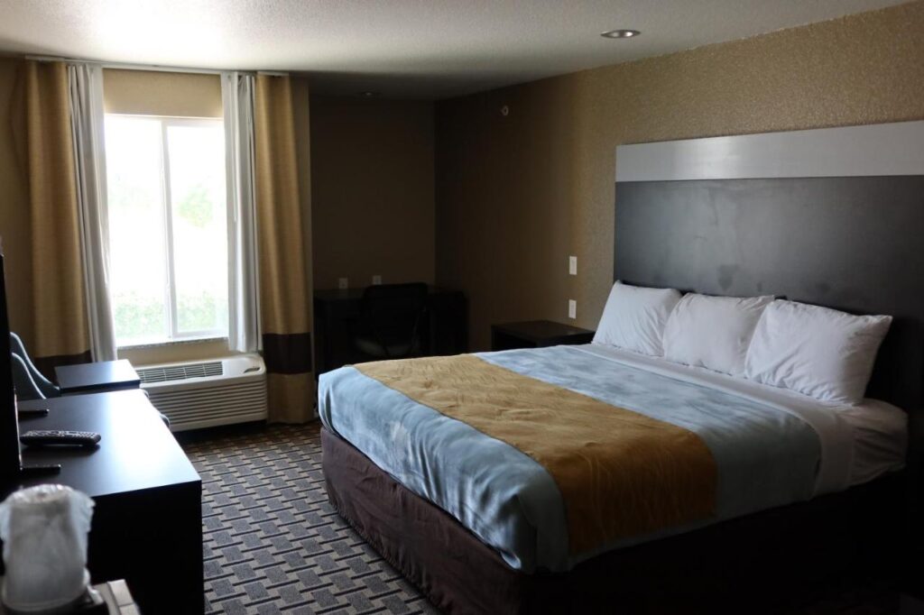 West Worth Inn & Suites White Settlement - Image 6