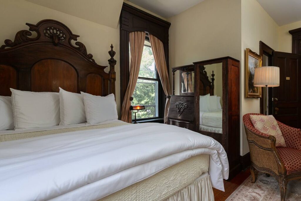 Cedar Crest Inn - Image 1