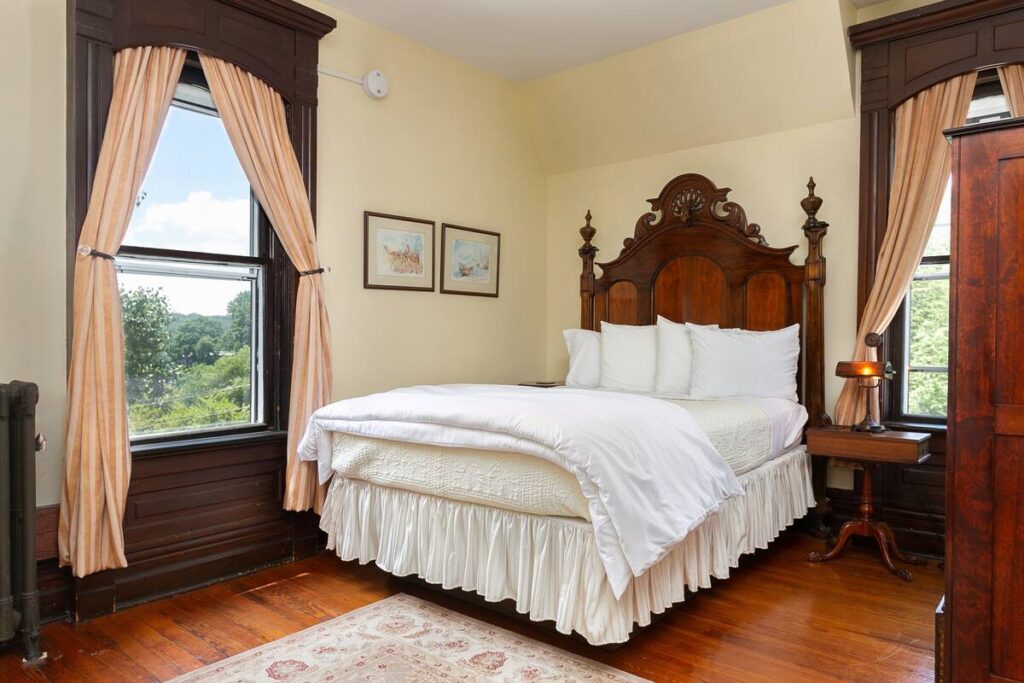 Cedar Crest Inn - Image 2