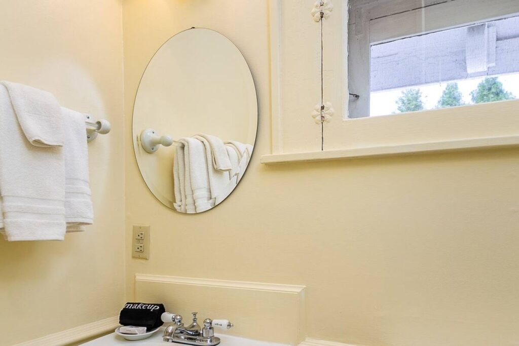 Cedar Crest Inn - Image 3