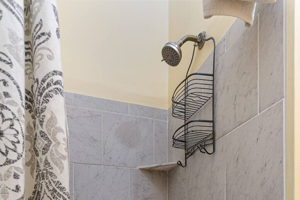 Cedar Crest Inn - Image 4