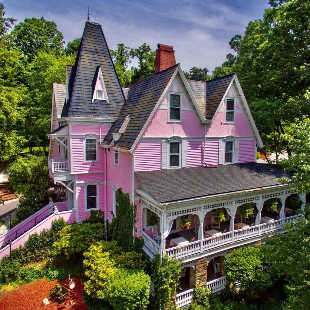 Cedar Crest Inn - Image 5