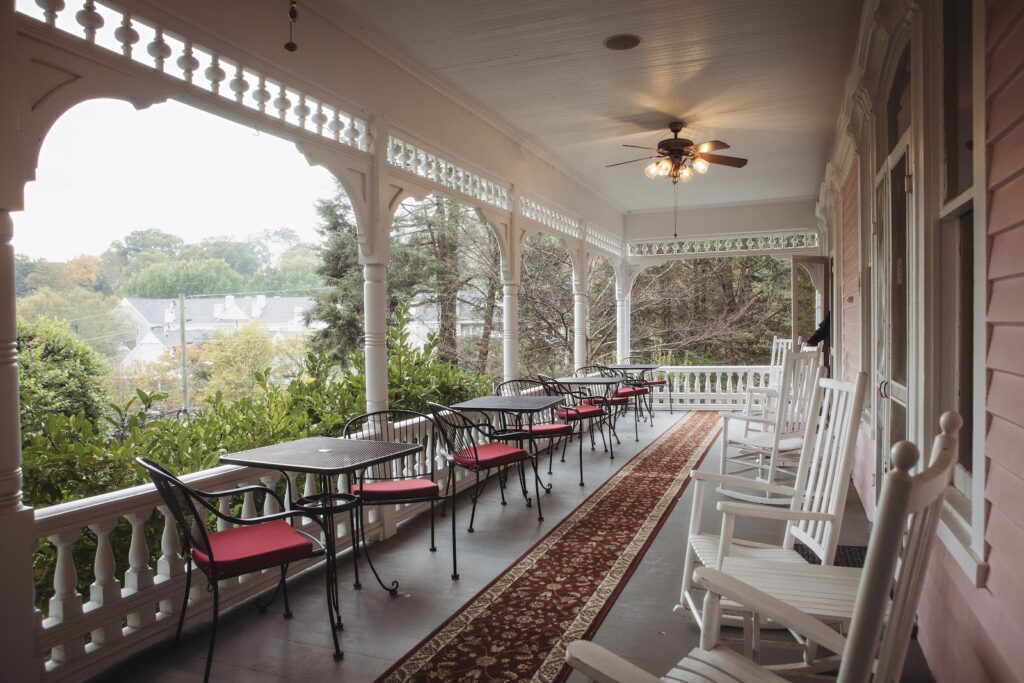 Cedar Crest Inn - Image 6