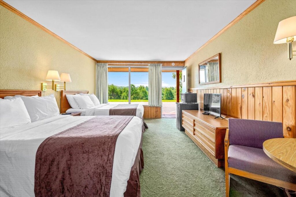 Green River Lodge - Image 2