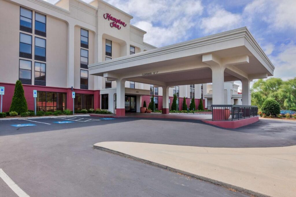 Hampton Inn Hendersonville - Image 1