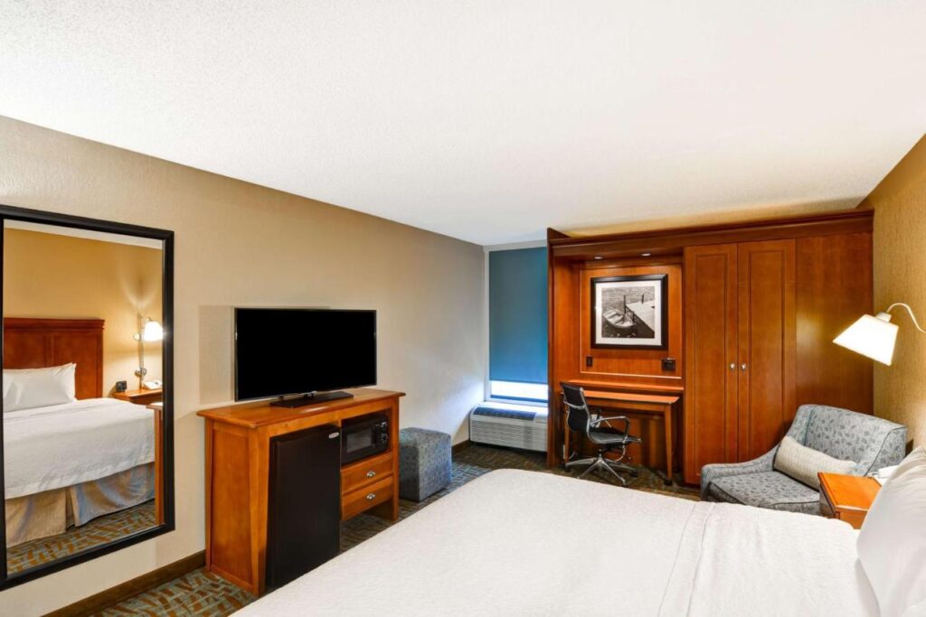 Hampton Inn Hendersonville - Image 2