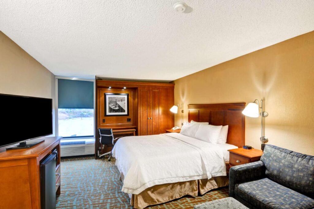 Hampton Inn Hendersonville - Image 4