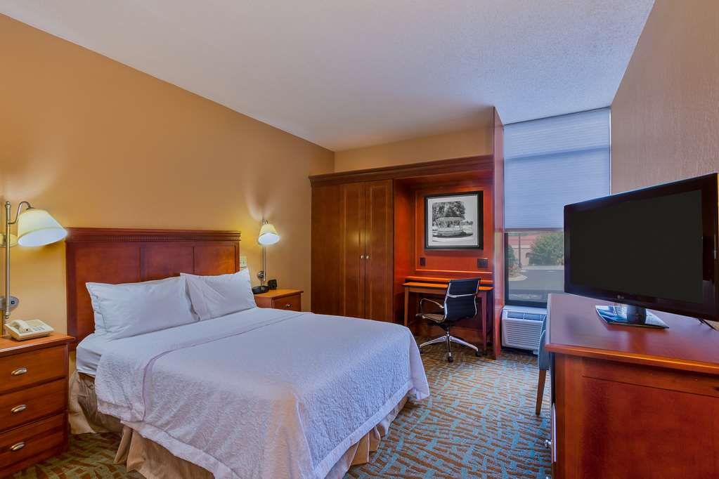 Hampton Inn Hendersonville - Image 6