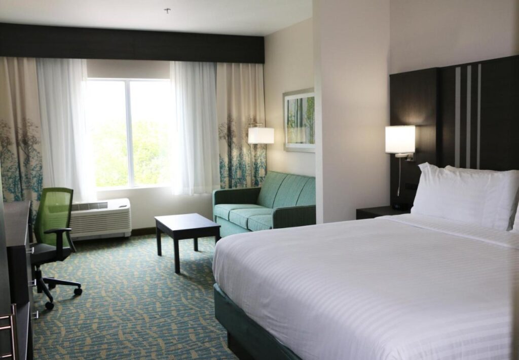 Holiday Inn Express & Suites - Hendersonville SE - Flat Rock by IHG - Image 2