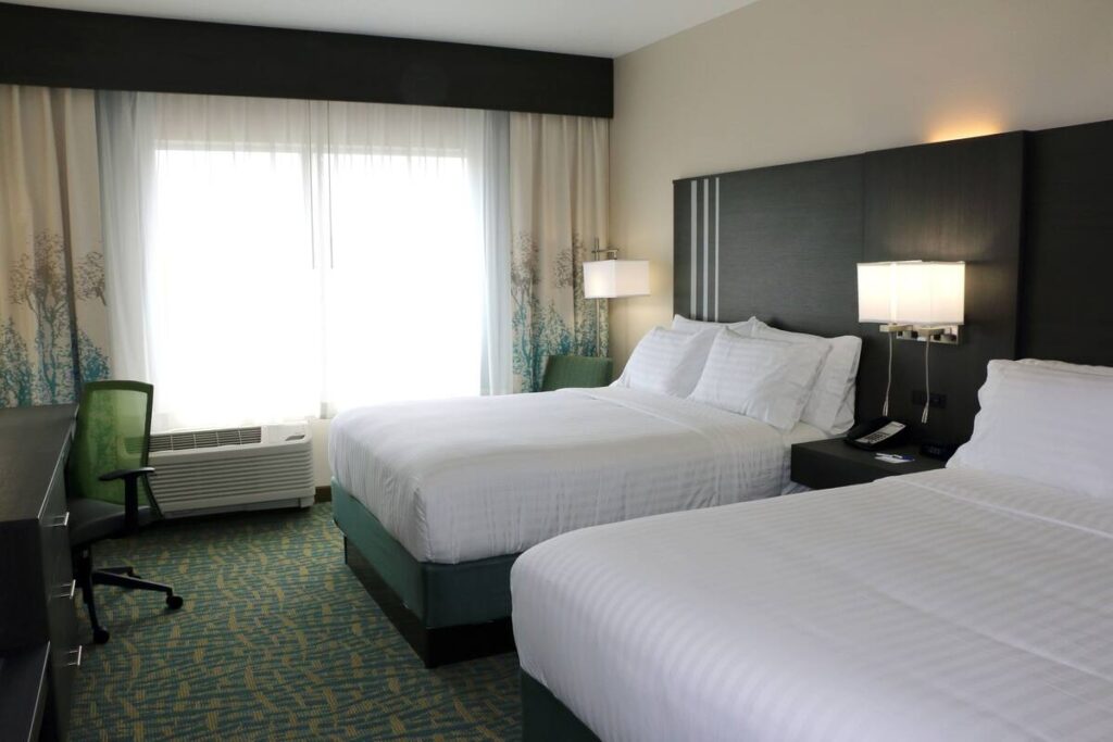 Holiday Inn Express & Suites - Hendersonville SE - Flat Rock by IHG - Image 6