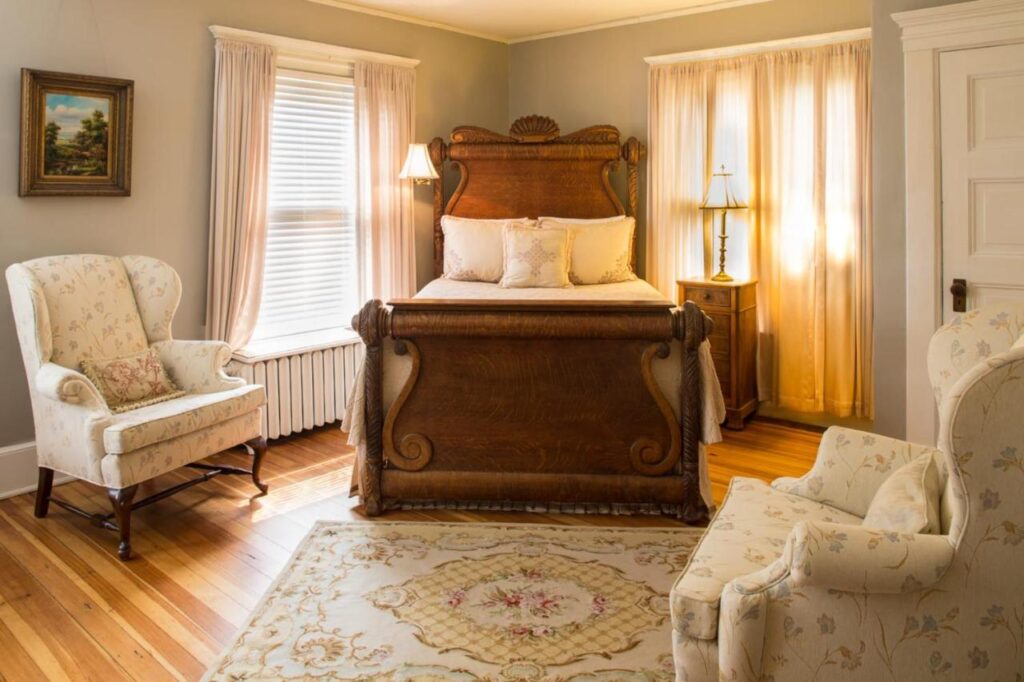The Lion and the Rose Bed and Breakfast - Image 4