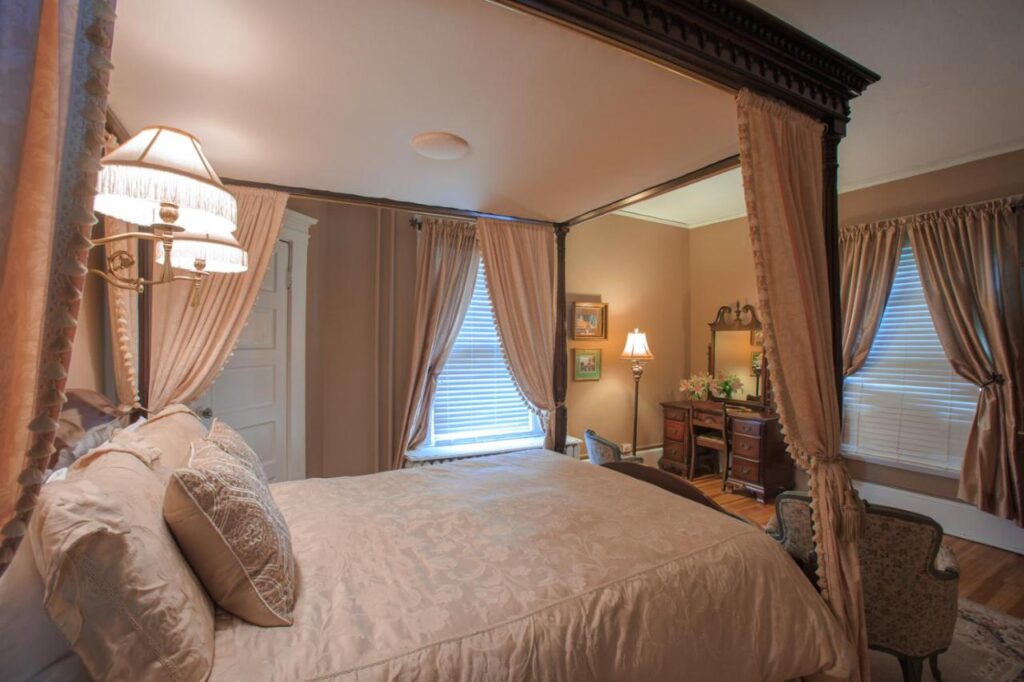 The Lion and the Rose Bed and Breakfast - Image 6