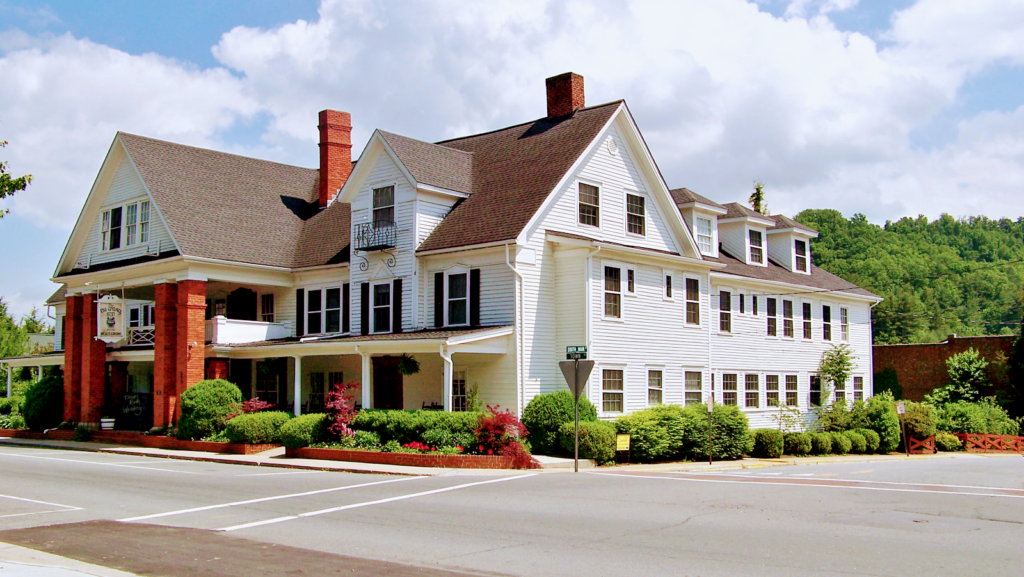 The NuWray Hotel & Carriage House - Image 5