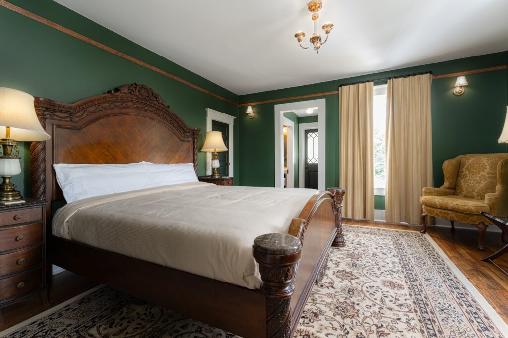 The NuWray Hotel & Carriage House - Image 6