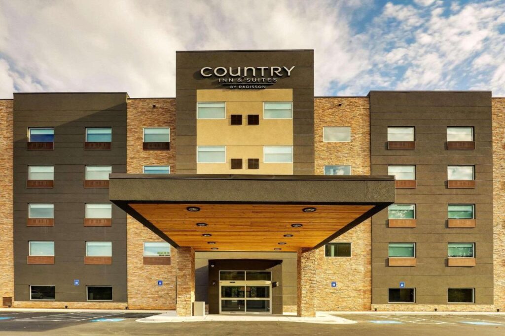 Country Inn & Suites by Radisson, Cumming near NorthSide Hospital Forsyth - Image 1