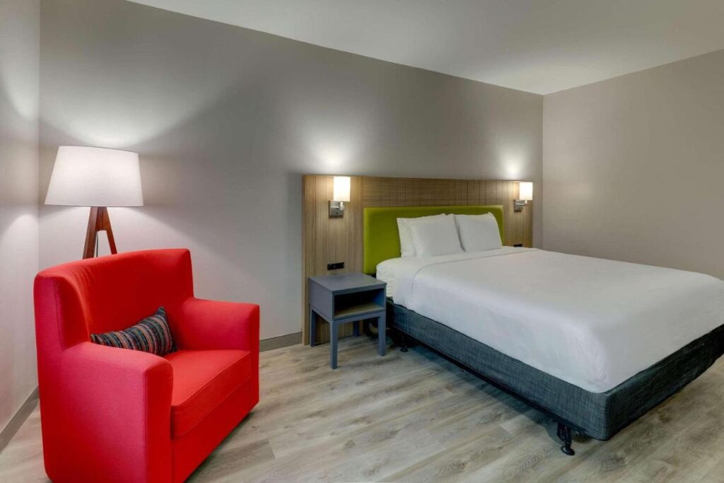 Country Inn & Suites by Radisson, Cumming near NorthSide Hospital Forsyth - Image 3