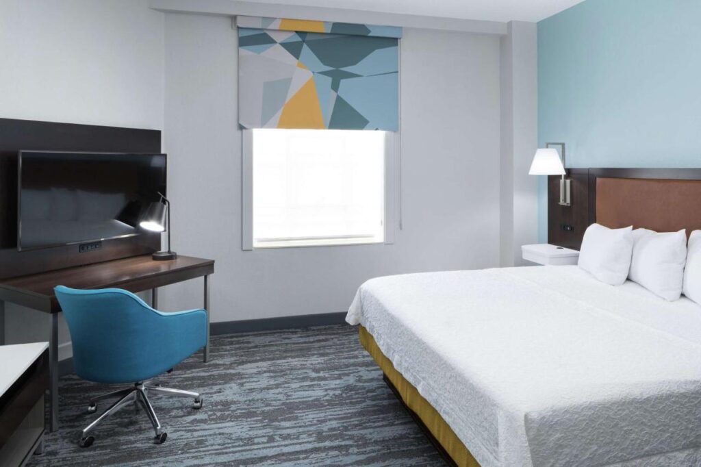 Hampton Inn & Suites Atlanta-Downtown - Image 4