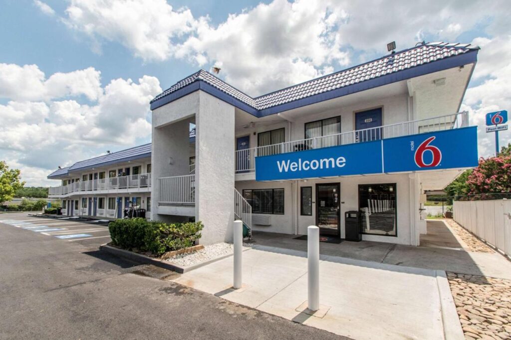 Motel 6-Norcross, GA - Atlanta Northeast - Image 1