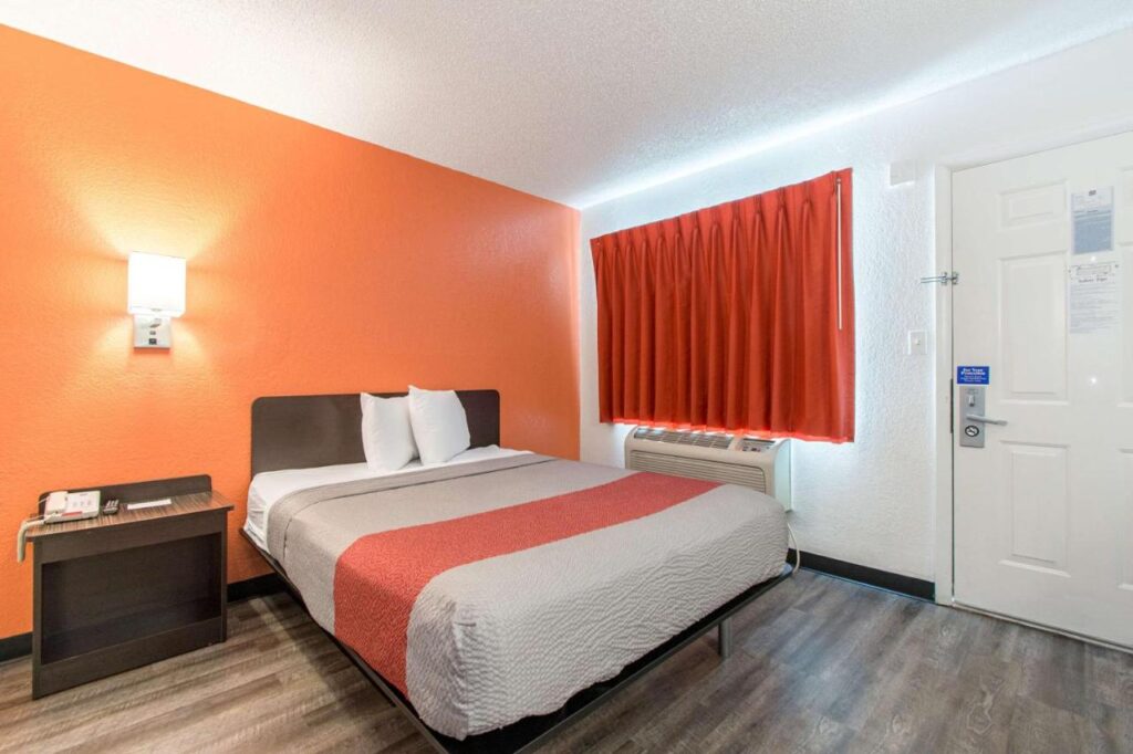 Motel 6-Norcross, GA - Atlanta Northeast - Image 2