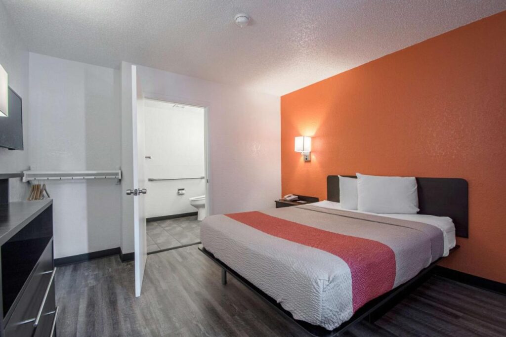 Motel 6-Norcross, GA - Atlanta Northeast - Image 3