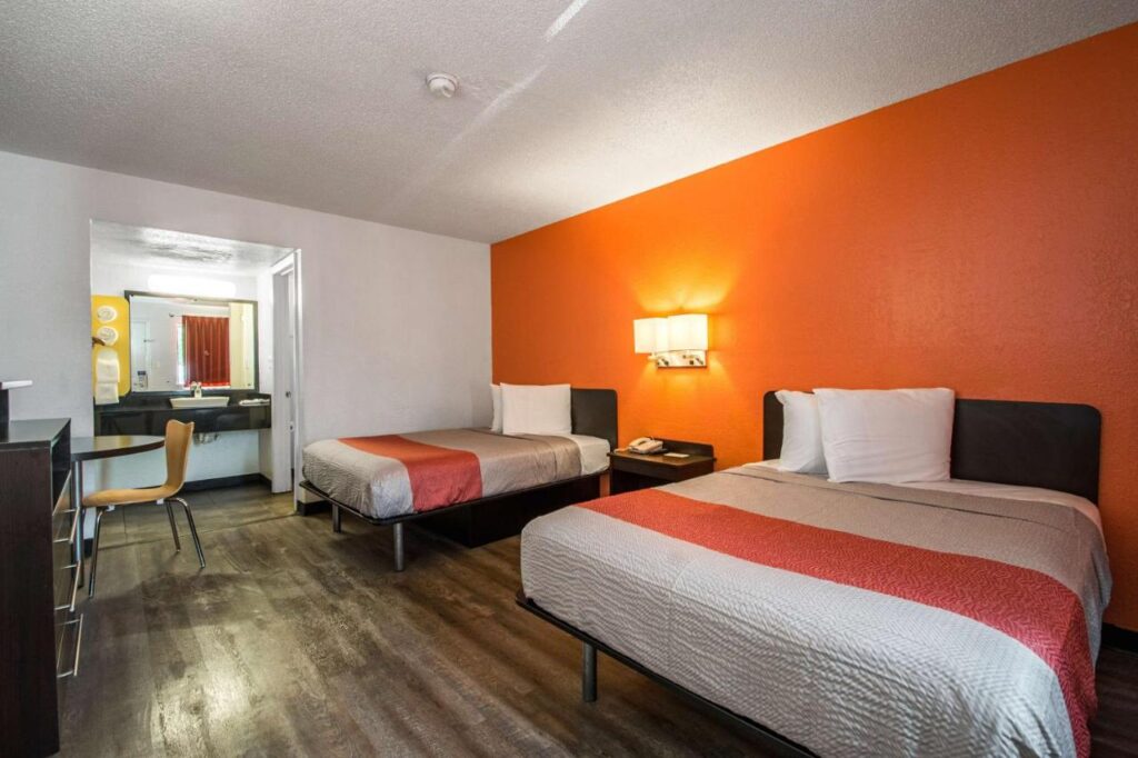 Motel 6-Norcross, GA - Atlanta Northeast - Image 5