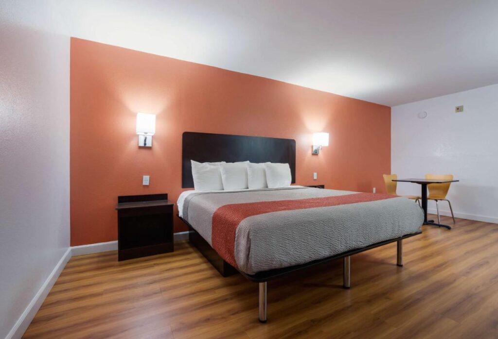 Motel 6-Suwanee, GA - Gwinnett Center - Image 4