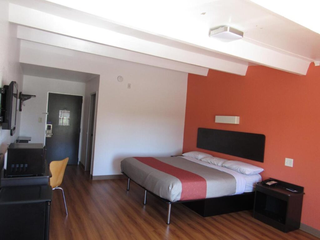 Motel 6-White, GA - Cartersville - Image 2