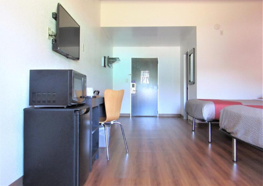 Motel 6-White, GA - Cartersville - Image 5