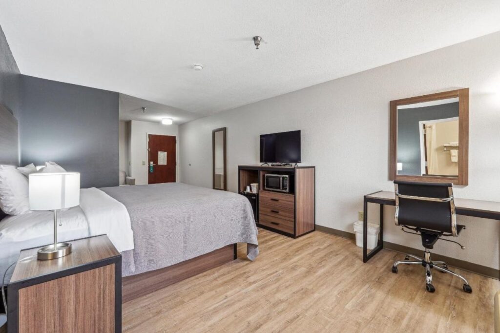 Quality Inn & Suites - Image 2