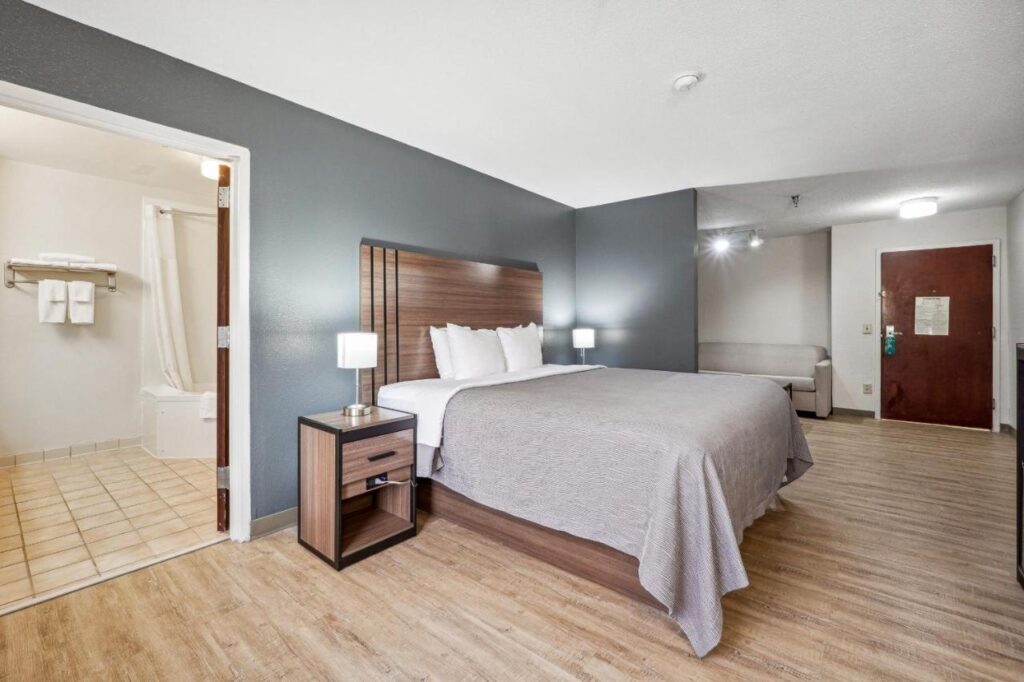 Quality Inn & Suites - Image 4