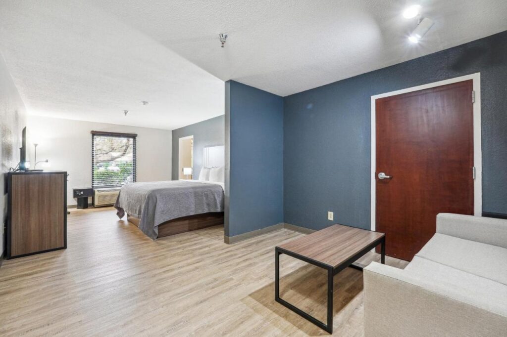 Quality Inn & Suites - Image 5
