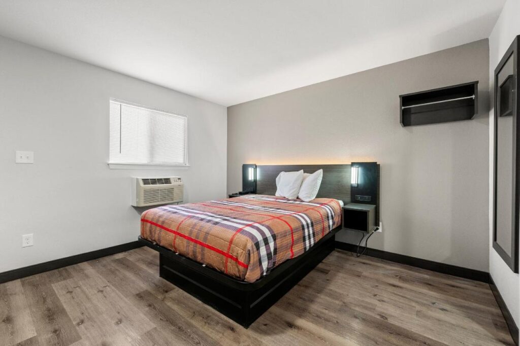 Southern Suites Kennesaw - Image 4