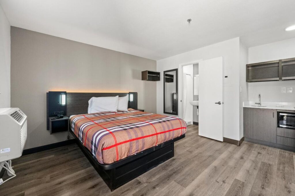 Southern Suites Kennesaw - Image 6