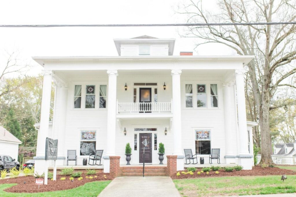 Sparrow Grove Manor - Image 1
