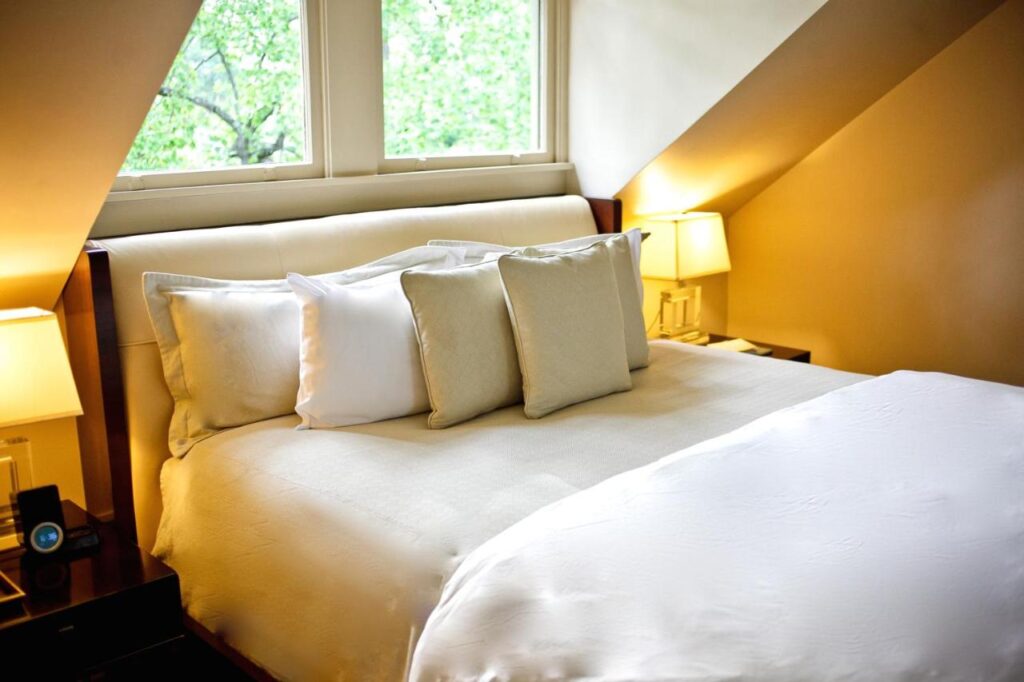 Stonehurst Place Bed & Breakfast - Image 2