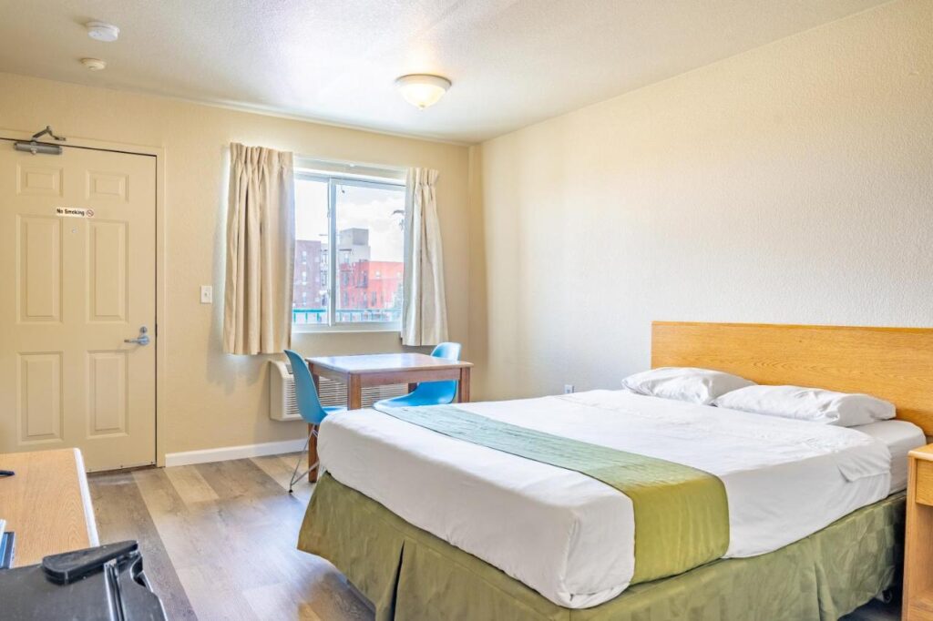 City Inn - Image 2