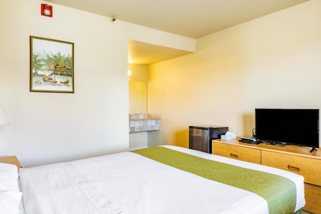 City Inn - Image 3