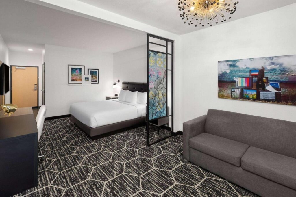 La Quinta Inn & Suites by Wyndham Austin Parmer Tech Ridge - Image 6