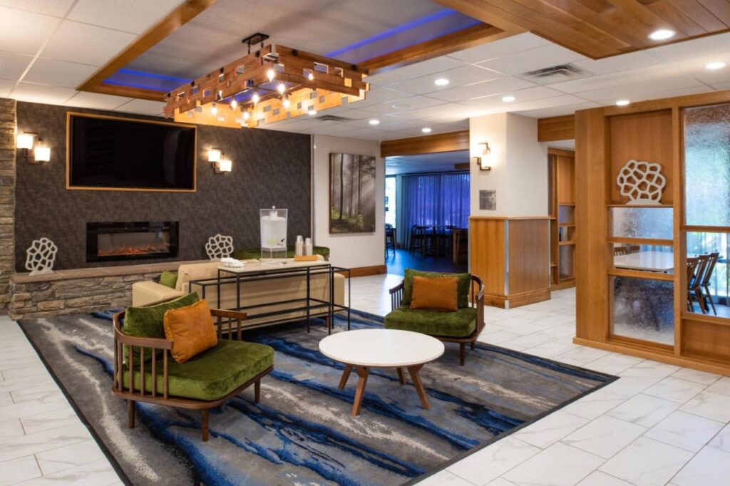 Fairfield Inn and Suites by Marriott Bakersfield Central - Image 1