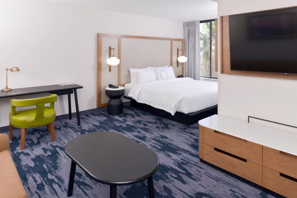 Fairfield Inn and Suites by Marriott Bakersfield Central - Image 3