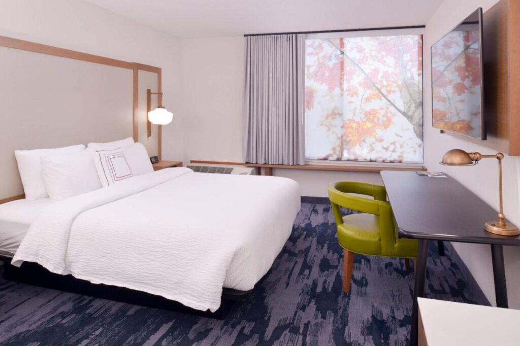 Fairfield Inn and Suites by Marriott Bakersfield Central - Image 4