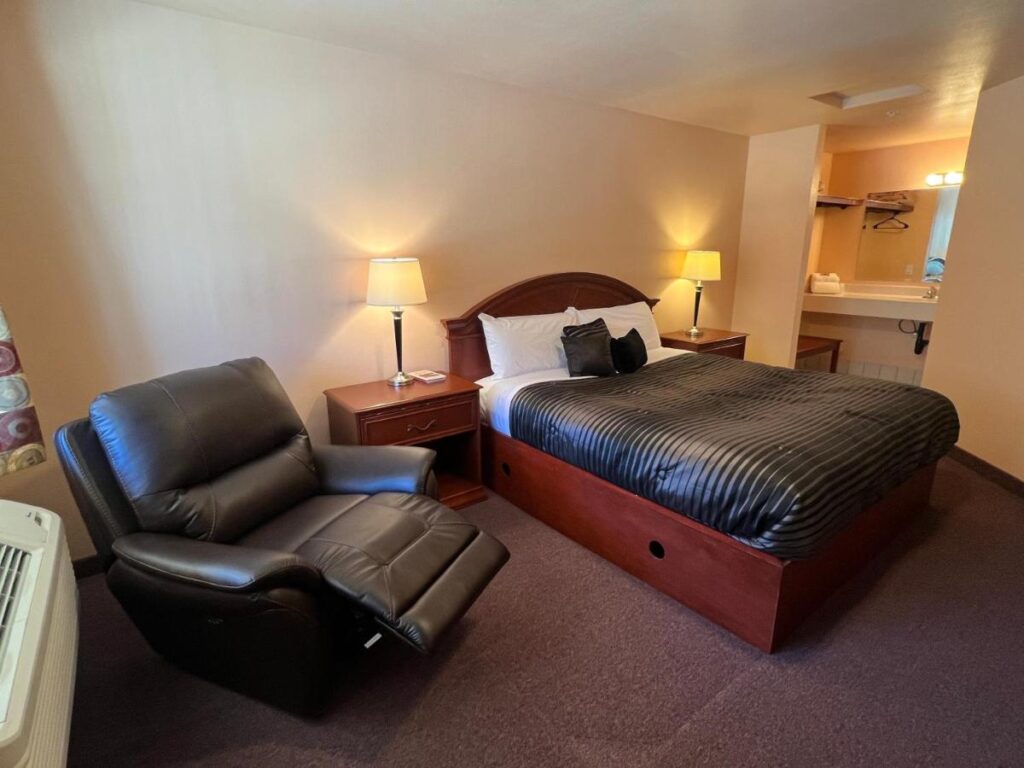 Frazier View Motel - Image 1