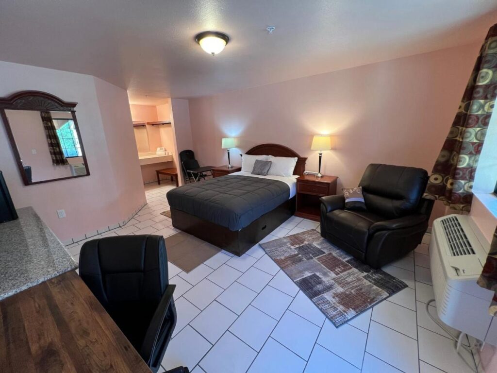 Frazier View Motel - Image 6