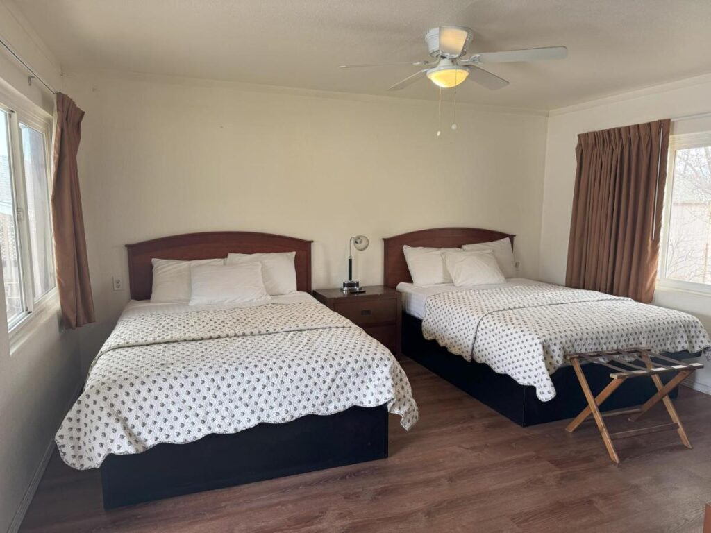 Lakeshore Lodge - Image 1