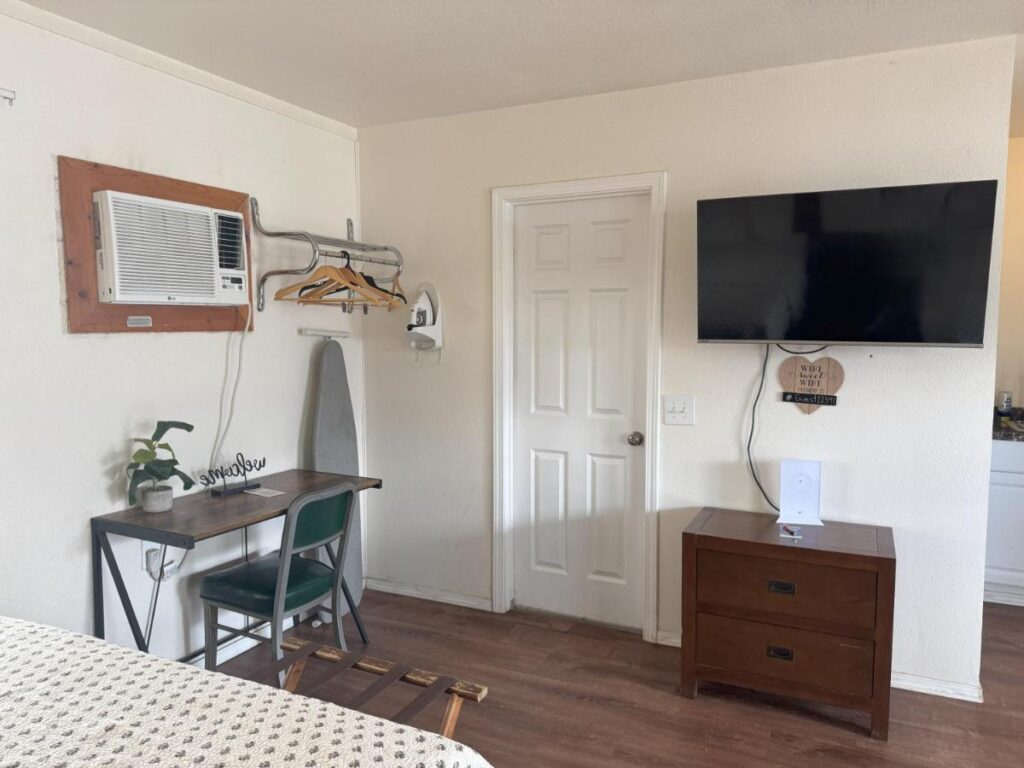 Lakeshore Lodge - Image 5