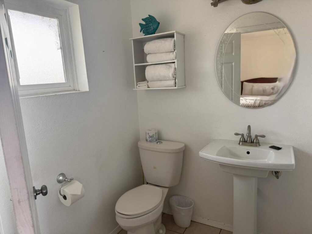 Lakeshore Lodge - Image 6
