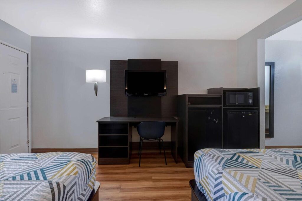 Motel 6-Buttonwillow, CA Central - Image 5